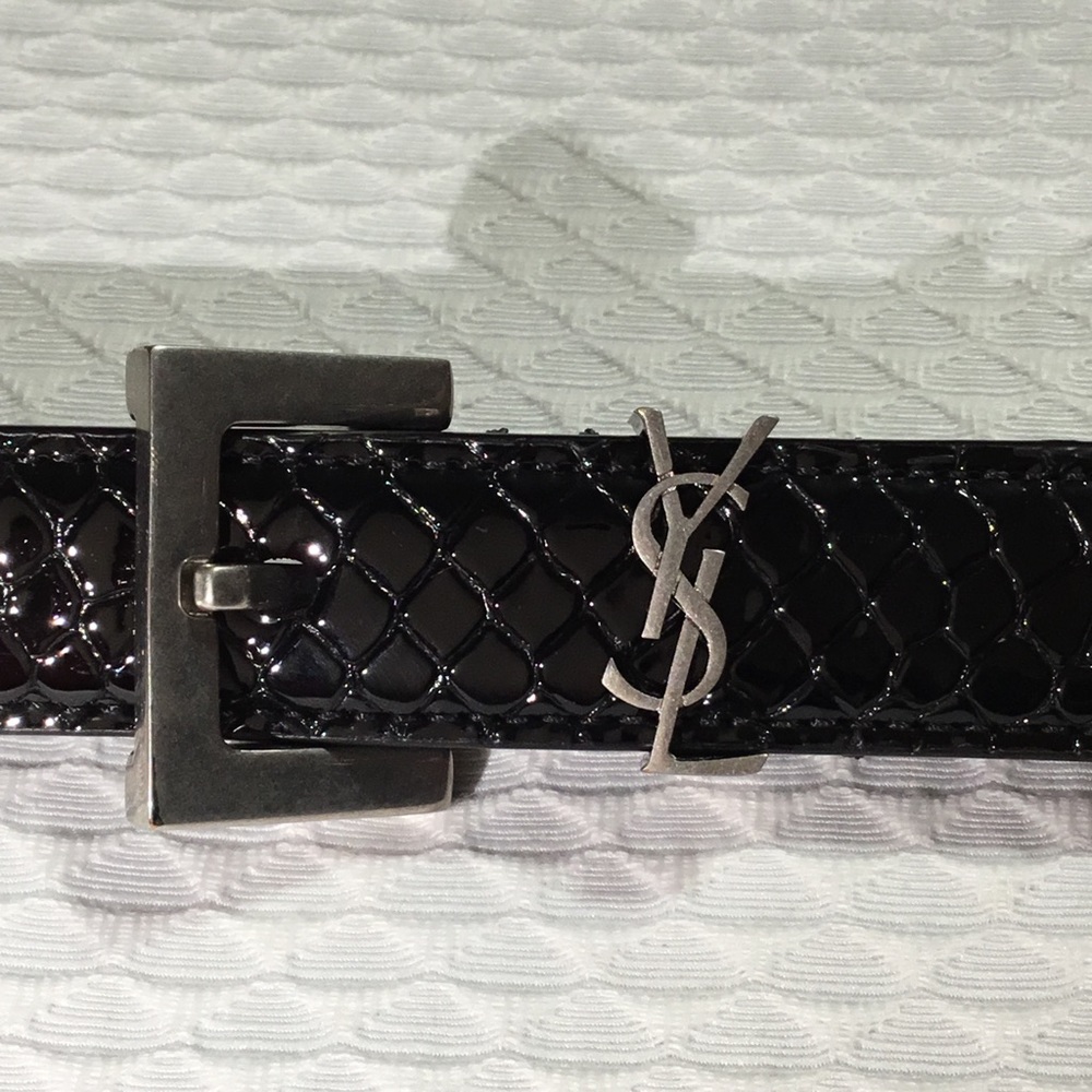 YSL skinny logo leather embossed belt.
NO OFFERS BELOW ASKING PRICE PLEASE!